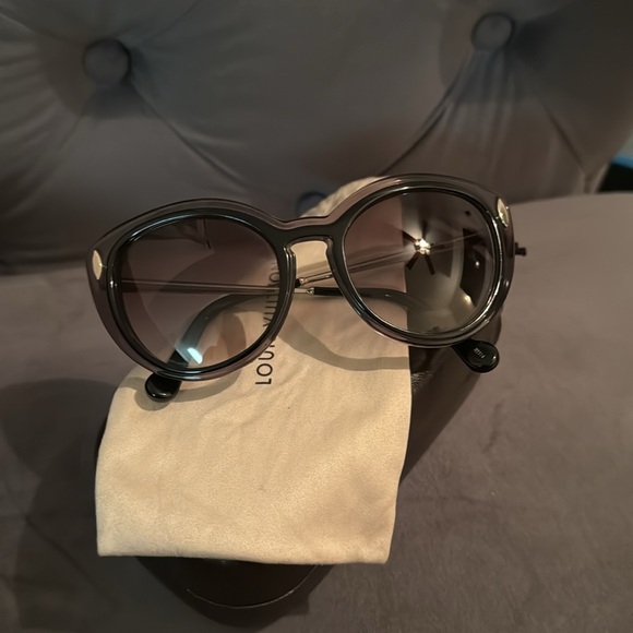🕶️Louis Vuitton Black Sunglasses in great condition full inclusion 🕶️ - Picture 17 of 17